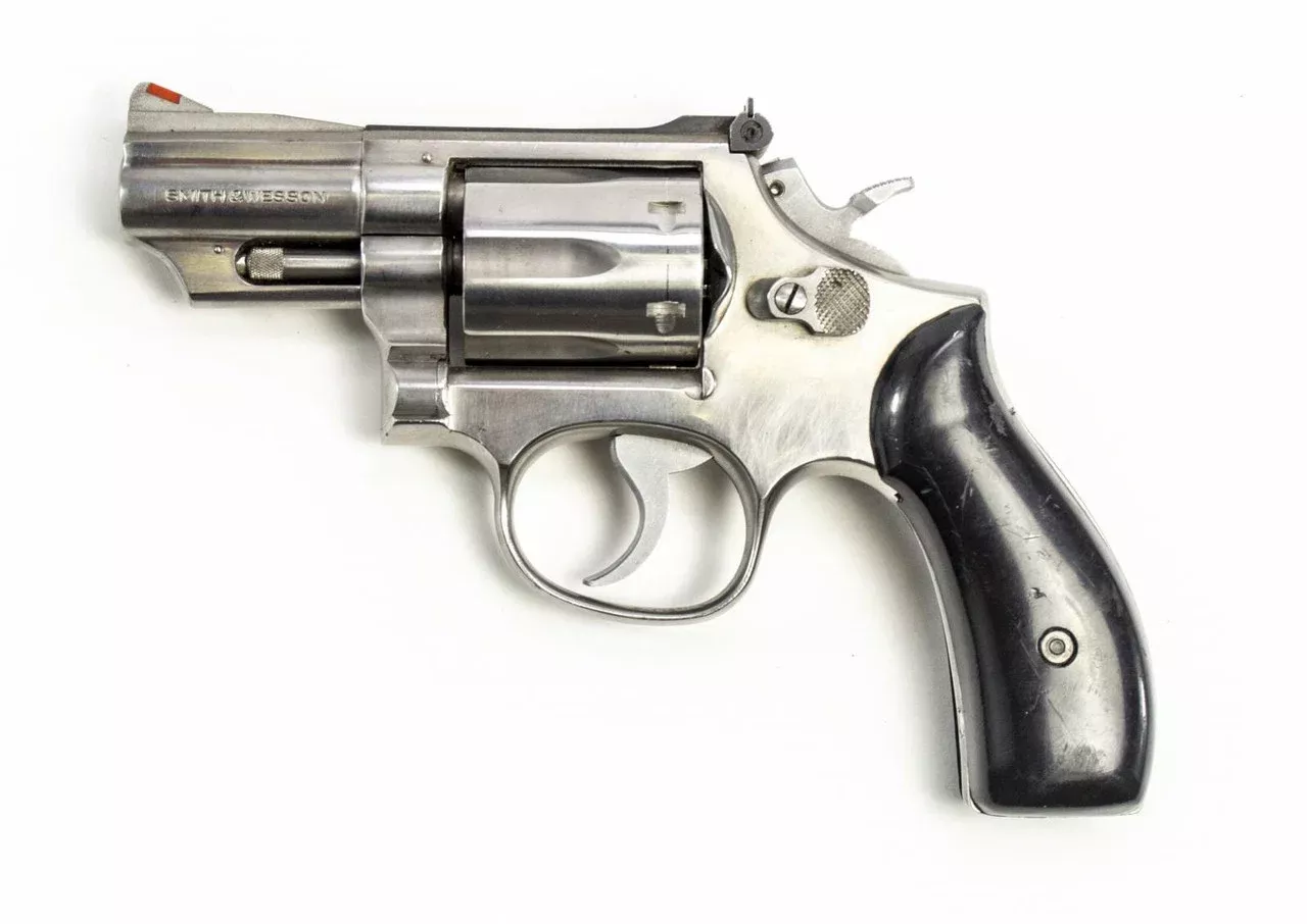 S&W 66-1 357 MAG 2.5 BARREL STAINLESS STEEL CUSTOM PLASTIC GRIPS-USED3177
